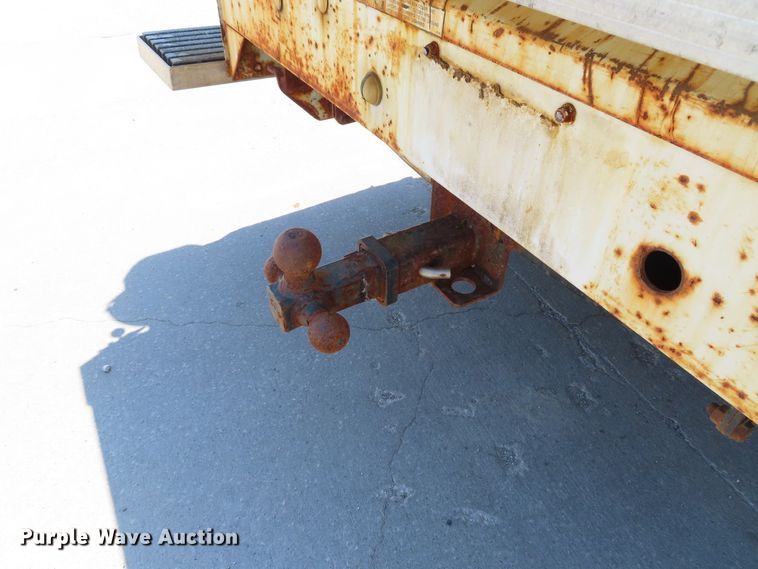 image for item DD6327 2000 Chevrolet C2500 utility bed pickup truck