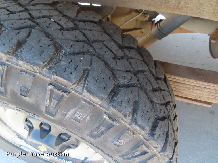 image for item DD6327 2000 Chevrolet C2500 utility bed pickup truck