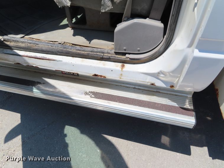 image for item DD6327 2000 Chevrolet C2500 utility bed pickup truck