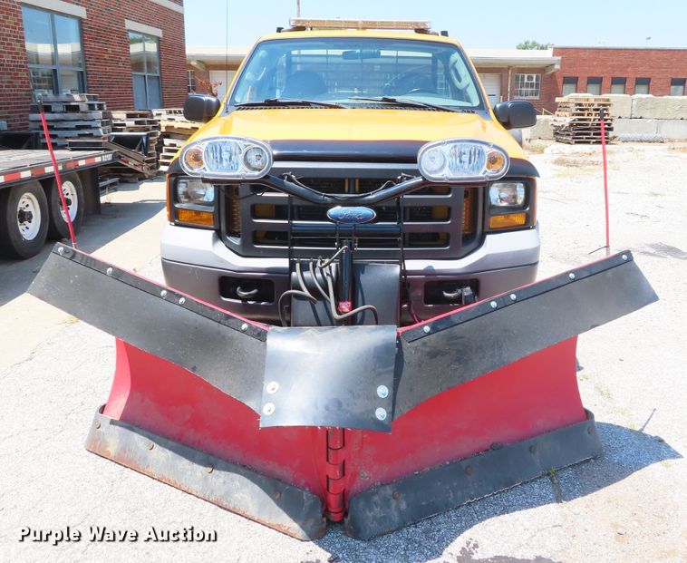image for item DD6345 2006 Ford F350 Super Duty flatbed pickup truck
