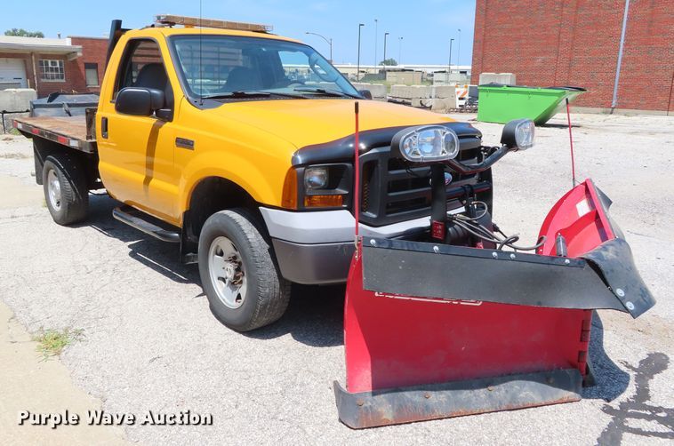 image for item DD6345 2006 Ford F350 Super Duty flatbed pickup truck