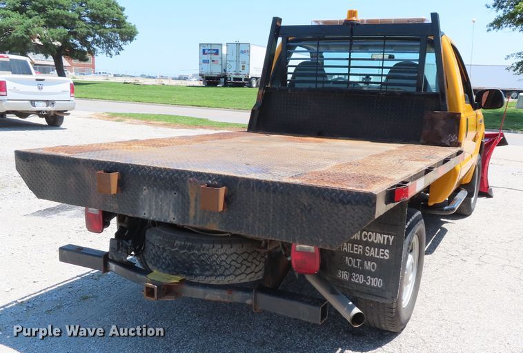 image for item DD6345 2006 Ford F350 Super Duty flatbed pickup truck