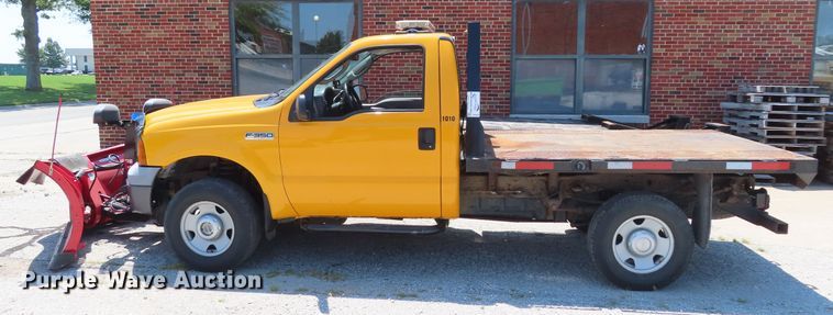 image for item DD6345 2006 Ford F350 Super Duty flatbed pickup truck