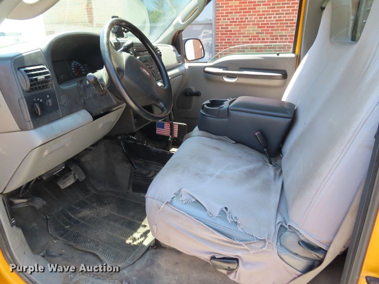 image for item DD6345 2006 Ford F350 Super Duty flatbed pickup truck