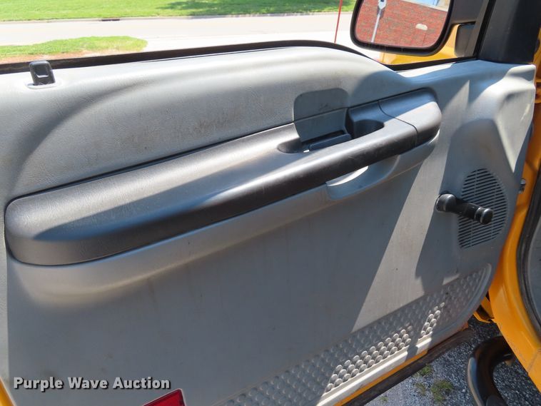 image for item DD6345 2006 Ford F350 Super Duty flatbed pickup truck