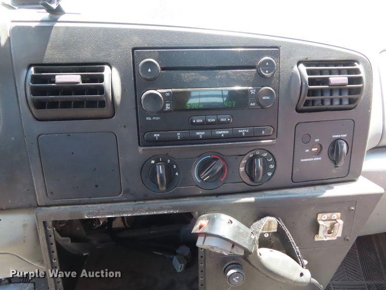 image for item DD6345 2006 Ford F350 Super Duty flatbed pickup truck