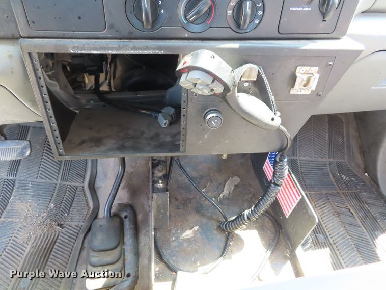 image for item DD6345 2006 Ford F350 Super Duty flatbed pickup truck