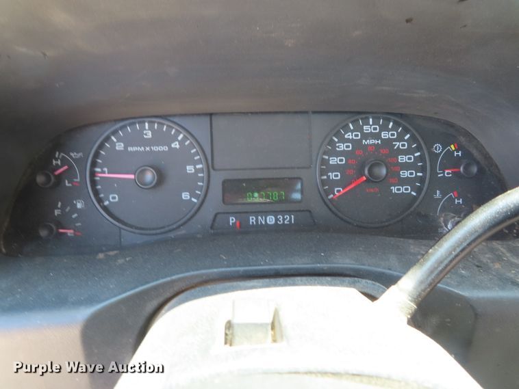 image for item DD6345 2006 Ford F350 Super Duty flatbed pickup truck