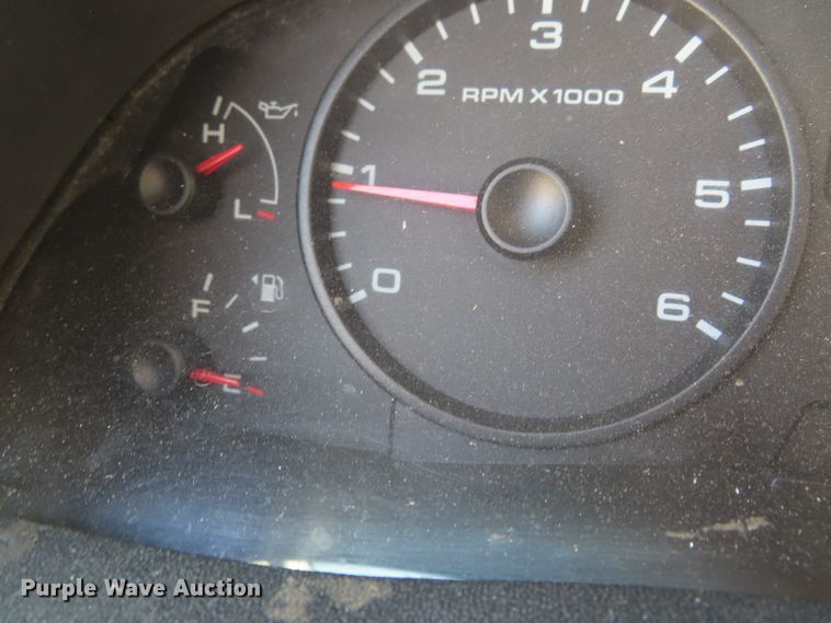 image for item DD6345 2006 Ford F350 Super Duty flatbed pickup truck