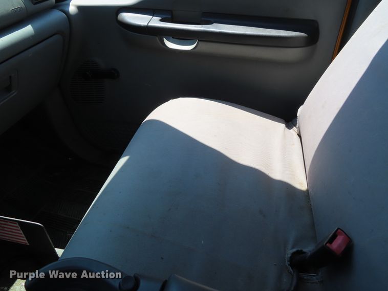 image for item DD6345 2006 Ford F350 Super Duty flatbed pickup truck