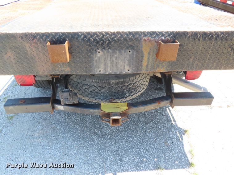 image for item DD6345 2006 Ford F350 Super Duty flatbed pickup truck