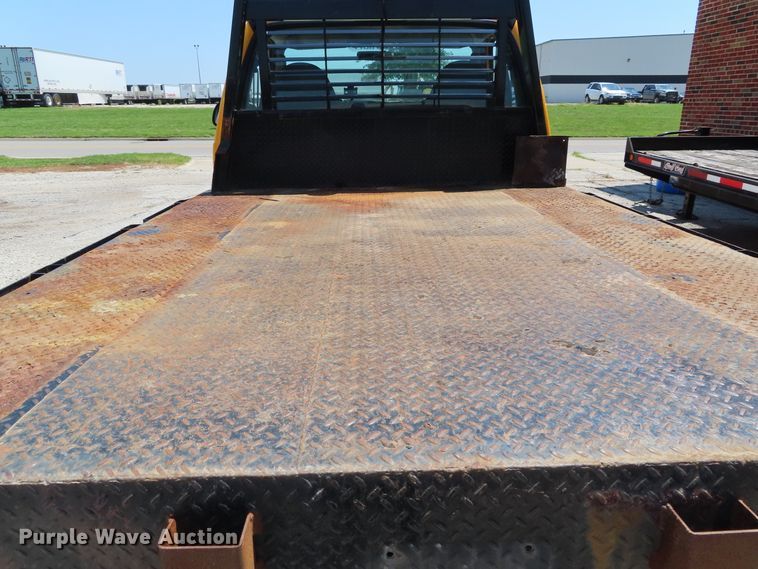 image for item DD6345 2006 Ford F350 Super Duty flatbed pickup truck