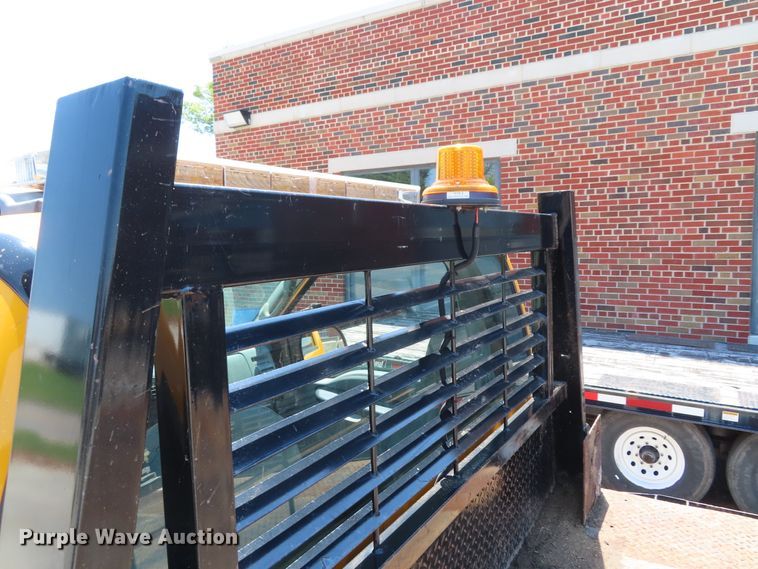 image for item DD6345 2006 Ford F350 Super Duty flatbed pickup truck