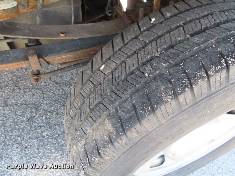 image for item DD6345 2006 Ford F350 Super Duty flatbed pickup truck