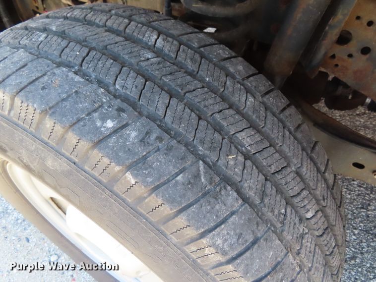 image for item DD6345 2006 Ford F350 Super Duty flatbed pickup truck