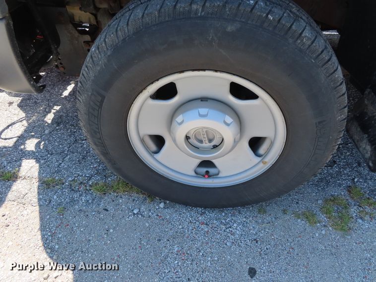 image for item DD6345 2006 Ford F350 Super Duty flatbed pickup truck