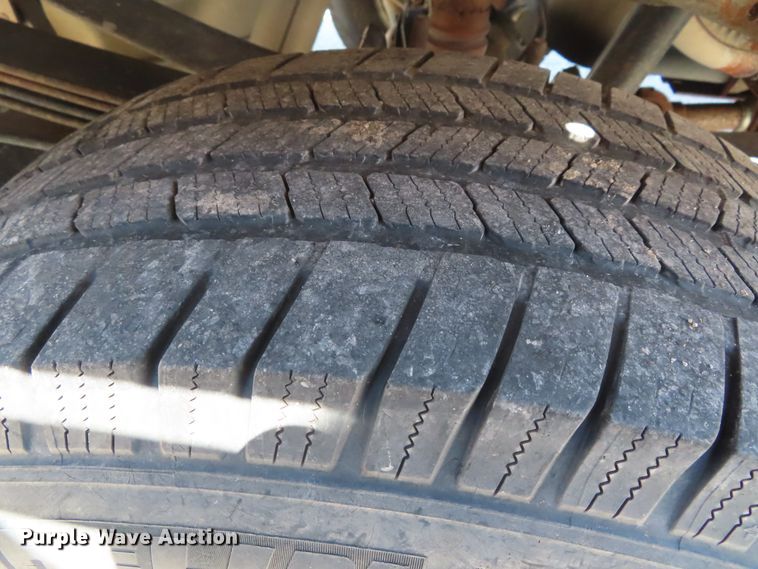 image for item DD6345 2006 Ford F350 Super Duty flatbed pickup truck