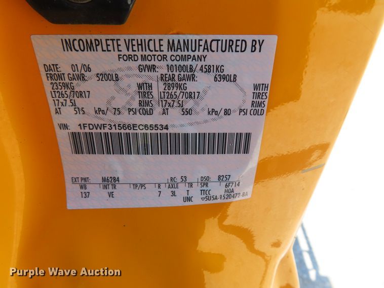 image for item DD6345 2006 Ford F350 Super Duty flatbed pickup truck