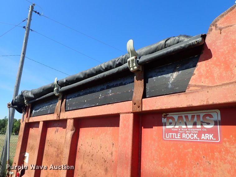 image for item DE5477 1995 Davis end dump pup trailer