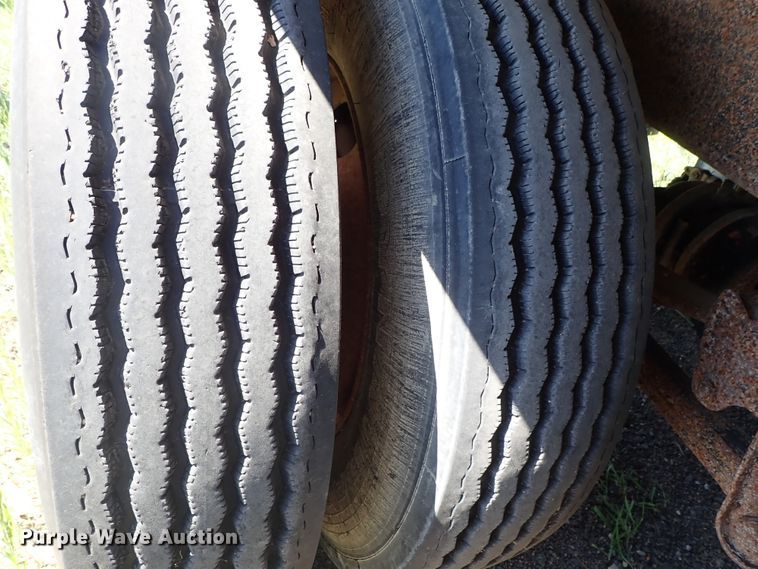 image for item DE5477 1995 Davis end dump pup trailer