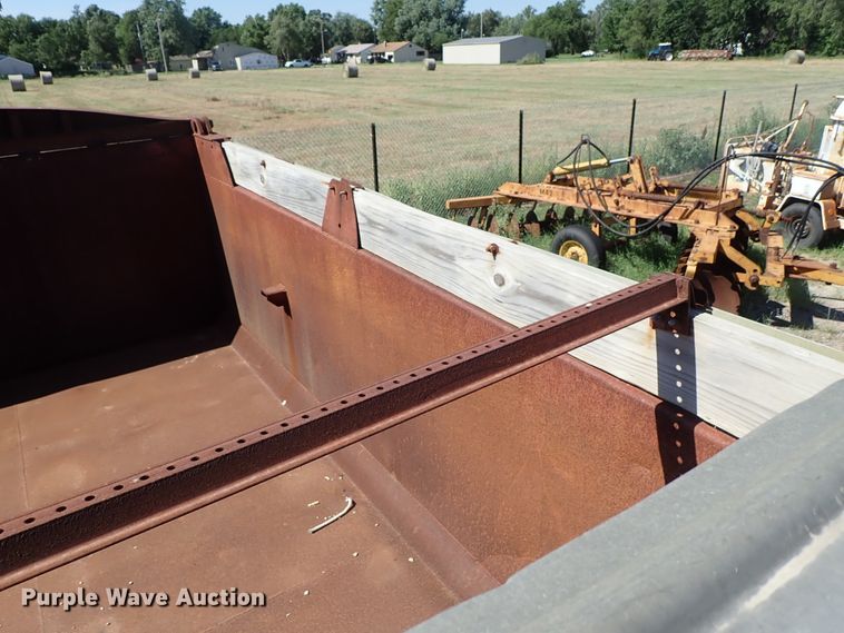 image for item DE5477 1995 Davis end dump pup trailer