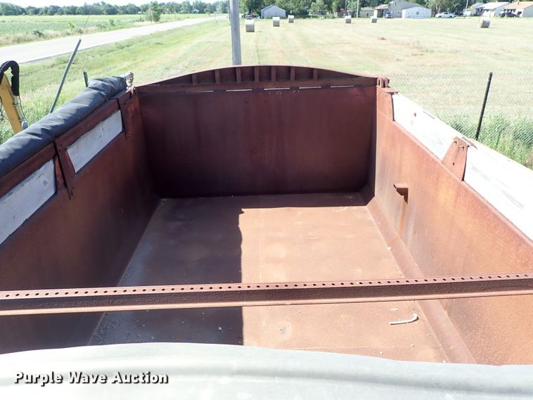 image for item DE5477 1995 Davis end dump pup trailer