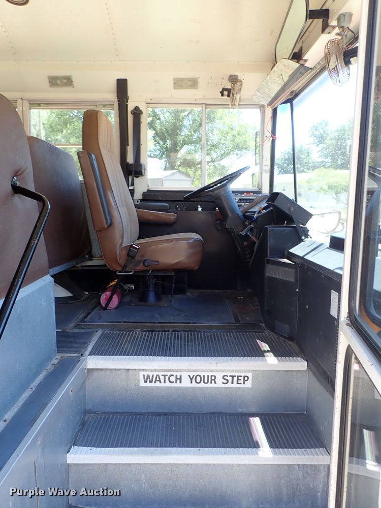 image for item DE5483 1996 International school bus