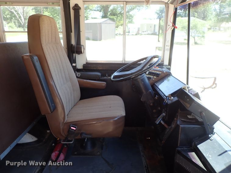 image for item DE5483 1996 International school bus