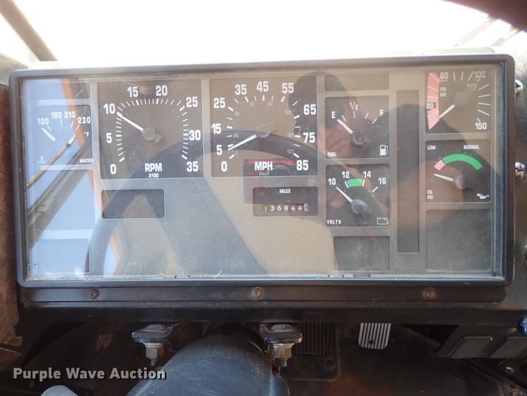 image for item DE5483 1996 International school bus