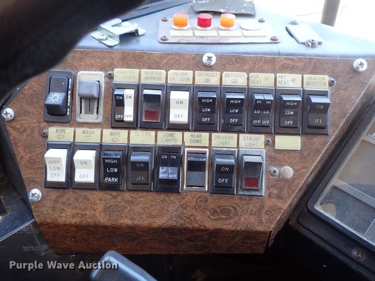 image for item DE5483 1996 International school bus