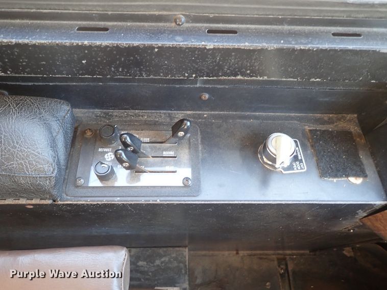 image for item DE5483 1996 International school bus