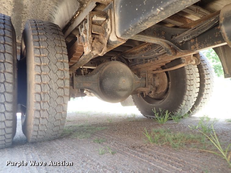 image for item DE5483 1996 International school bus