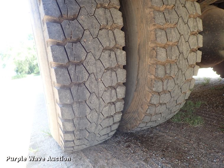 image for item DE5483 1996 International school bus