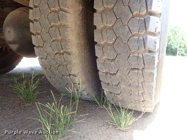 image for item DE5483 1996 International school bus