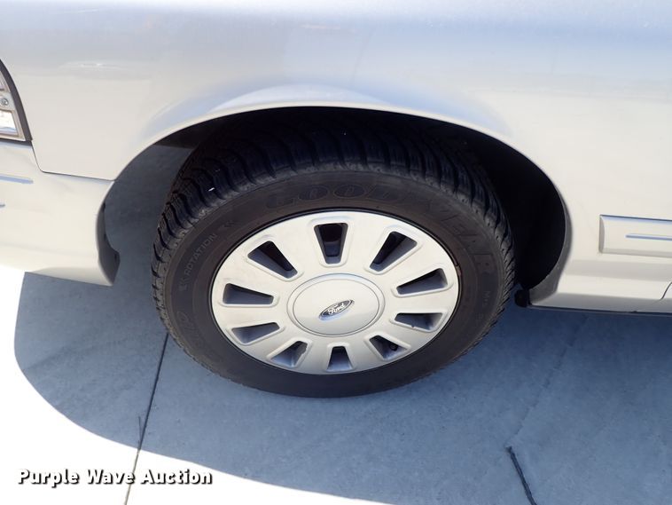 image for item DE5487 2008 Ford Crown Victoria Police Interceptor