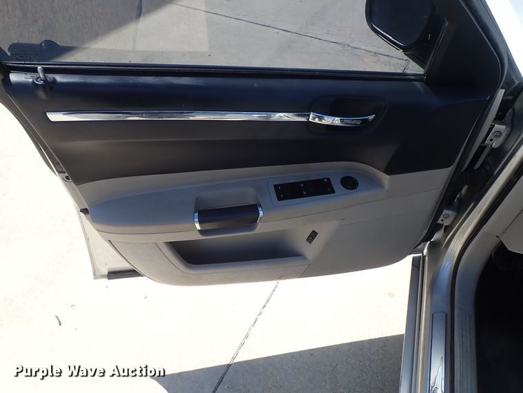 image for item DE5511 2006 Chrysler 300C SRT-8