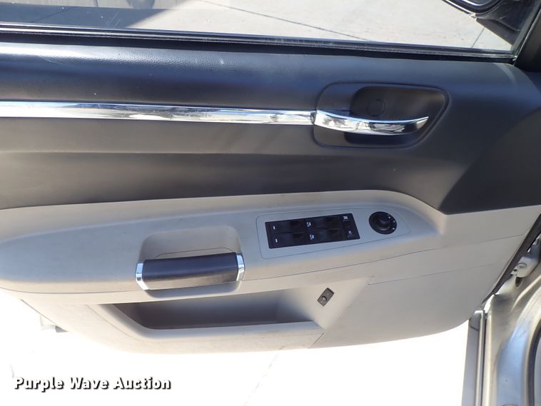 image for item DE5511 2006 Chrysler 300C SRT-8