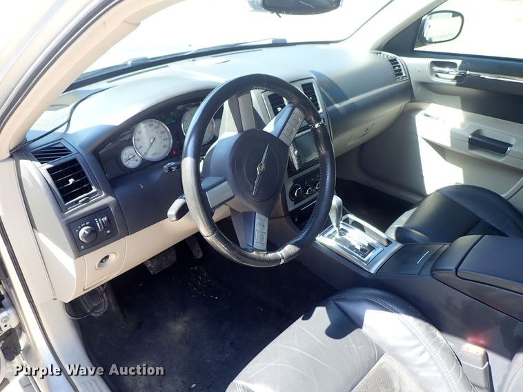 image for item DE5511 2006 Chrysler 300C SRT-8