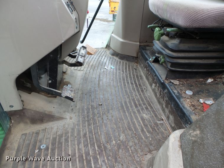 image for item DE7875 2006 John Deere 6615 tractor