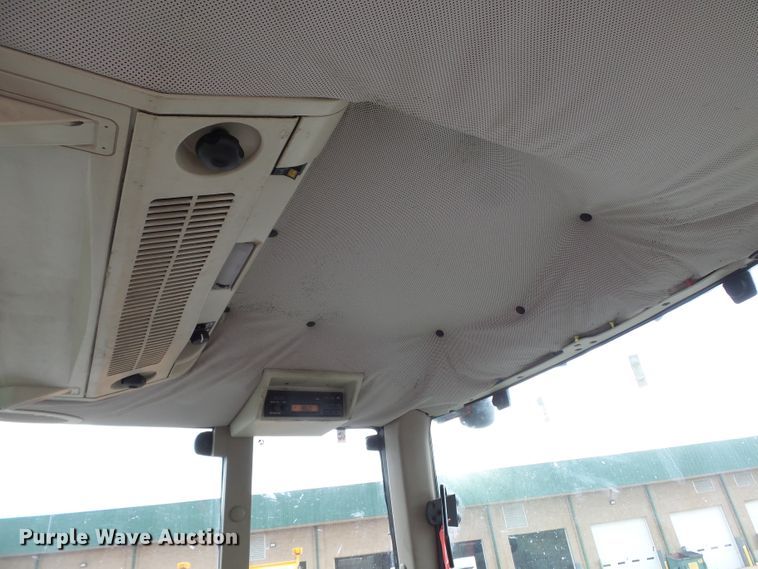 image for item DE7875 2006 John Deere 6615 tractor