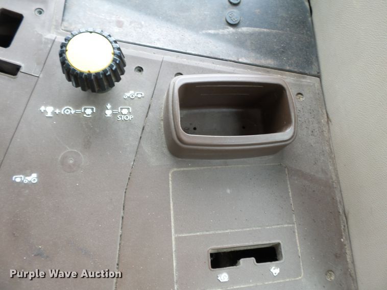 image for item DE7875 2006 John Deere 6615 tractor