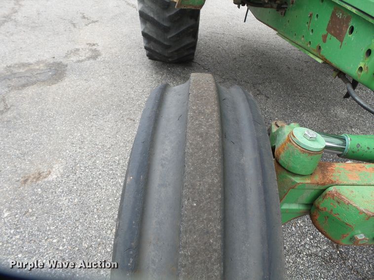 image for item DE7876 2001 John Deere 6410 tractor