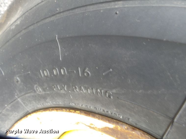 image for item DE7876 2001 John Deere 6410 tractor