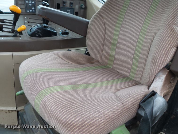 image for item DE7876 2001 John Deere 6410 tractor