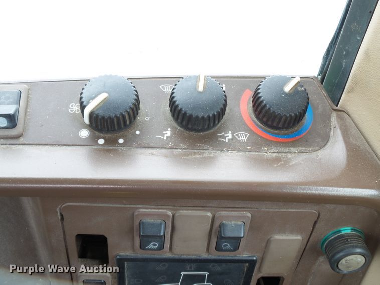 image for item DE7876 2001 John Deere 6410 tractor