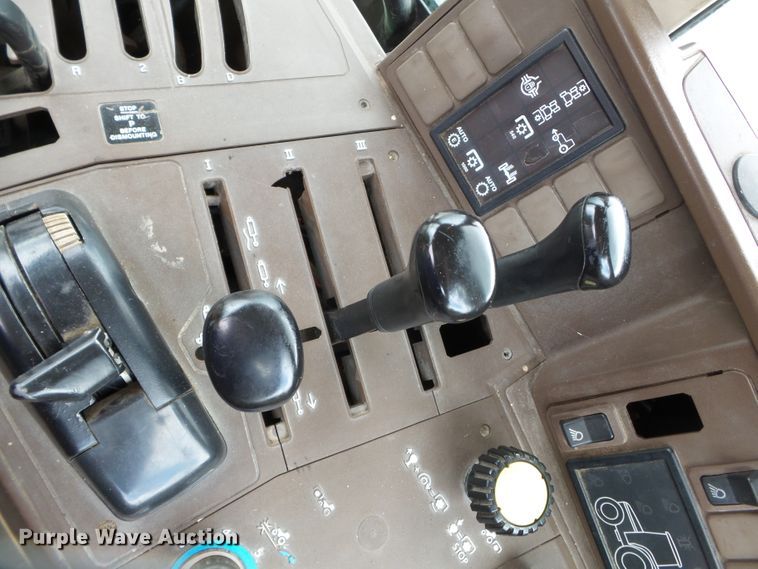 image for item DE7876 2001 John Deere 6410 tractor