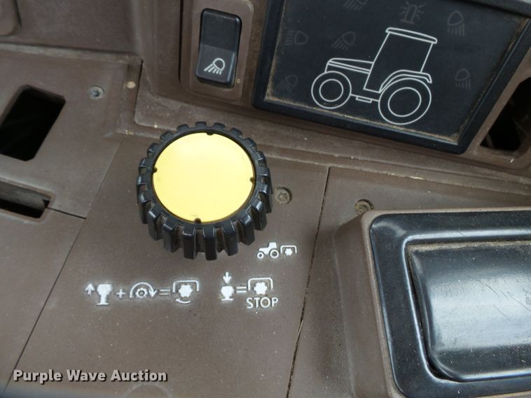 image for item DE7876 2001 John Deere 6410 tractor