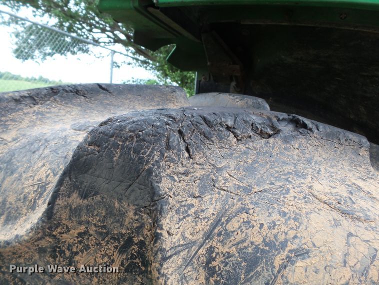 image for item DE7879 2001 John Deere 6410 tractor