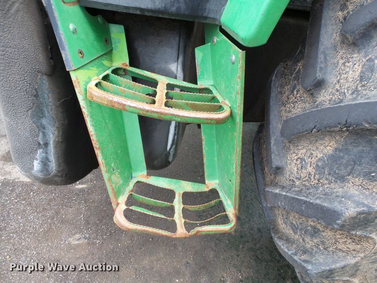 image for item DE7879 2001 John Deere 6410 tractor