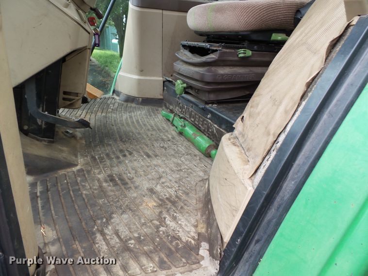 image for item DE7879 2001 John Deere 6410 tractor